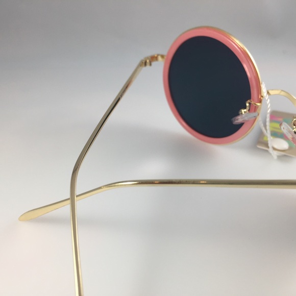 Chic Round Sunglasses. - Picture 3 of 4