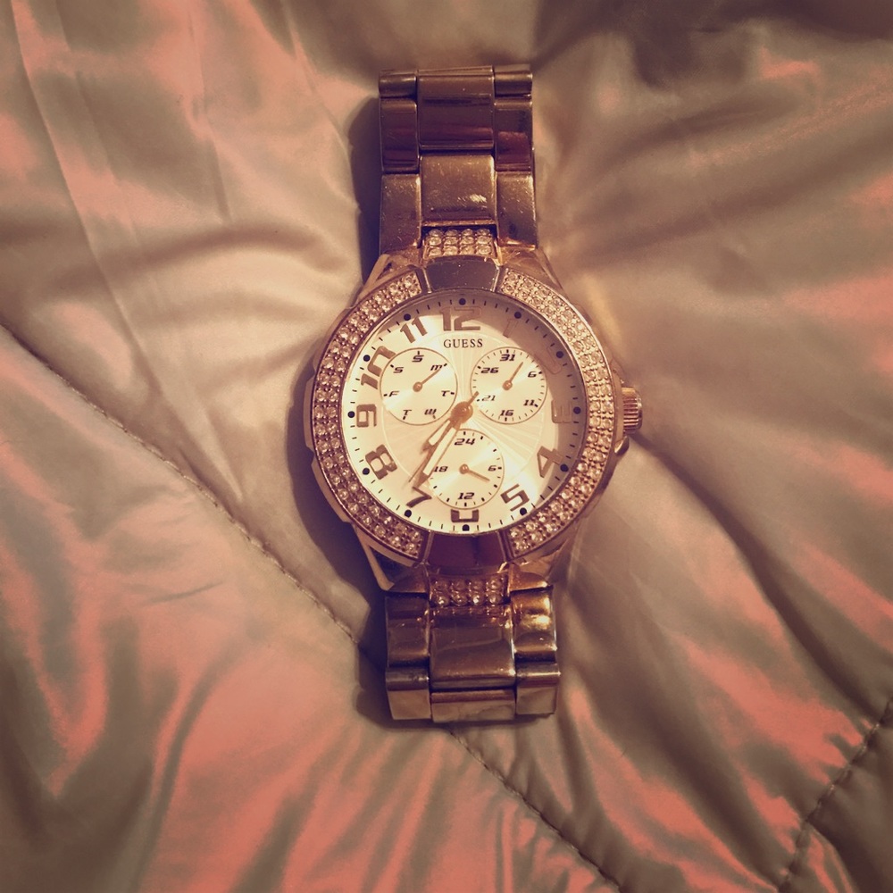 Guess, good women's chunky watch!