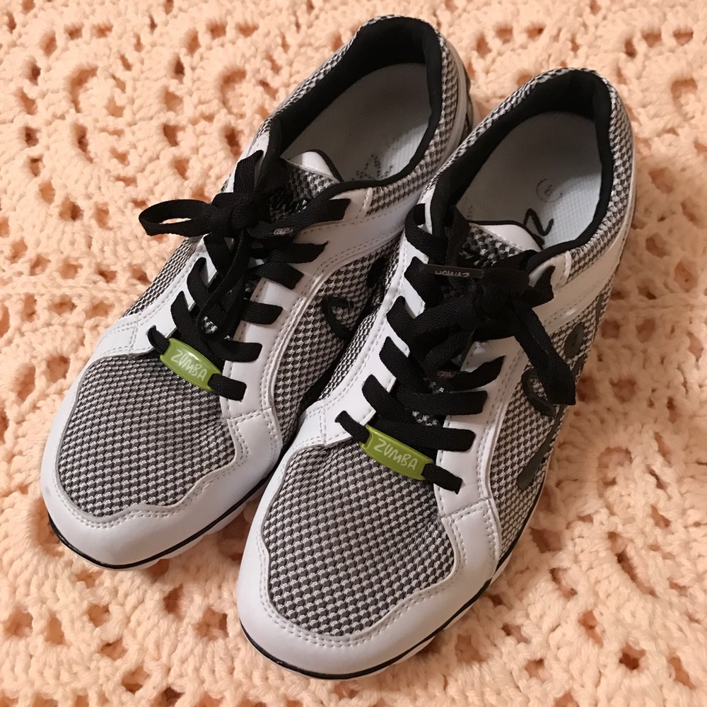 Zumba size 8 Sneaker-EUC