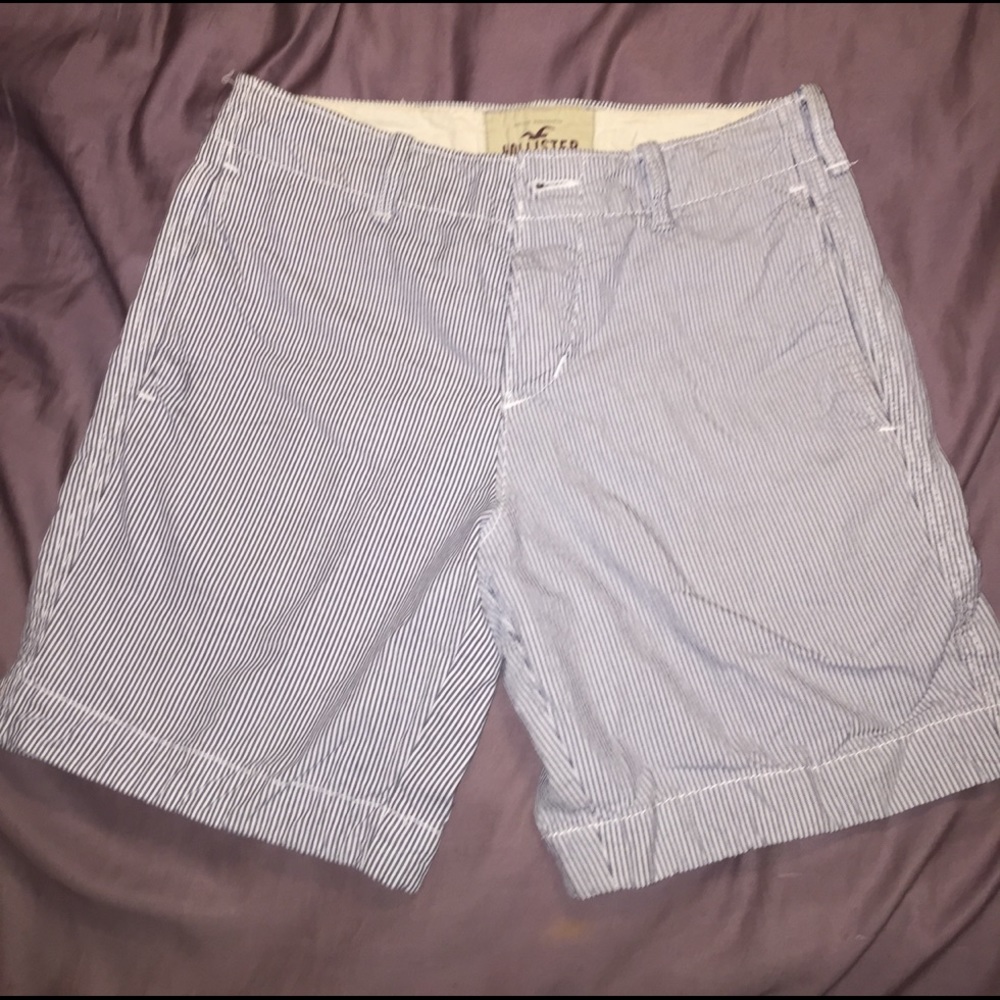 🔥Hollister size 28 blue pin striped shorts, nice