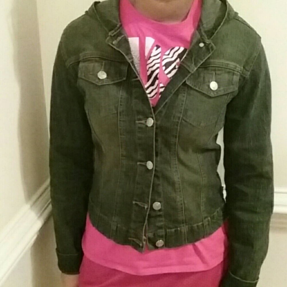 SUMMER SALE. Denim jacket MUST GO.