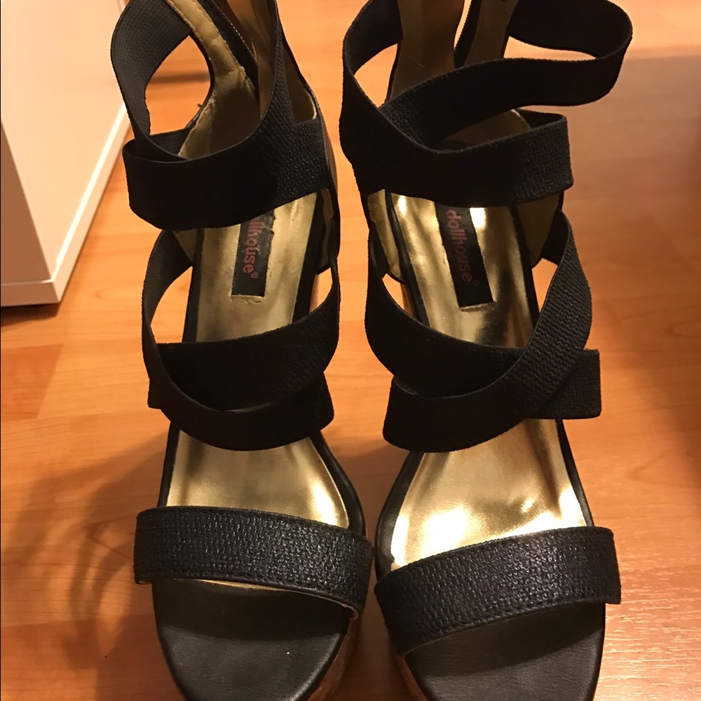 Strapped cork wedges