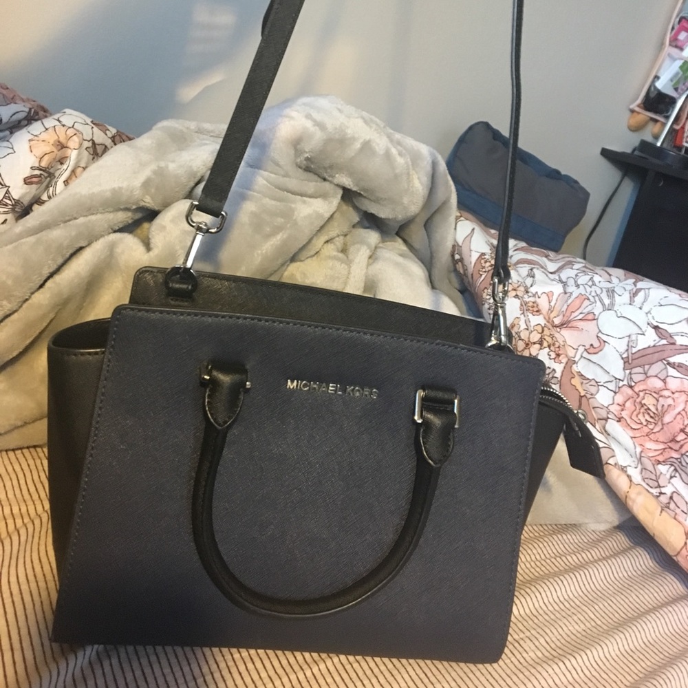 Micheal kors Selma blue and blk