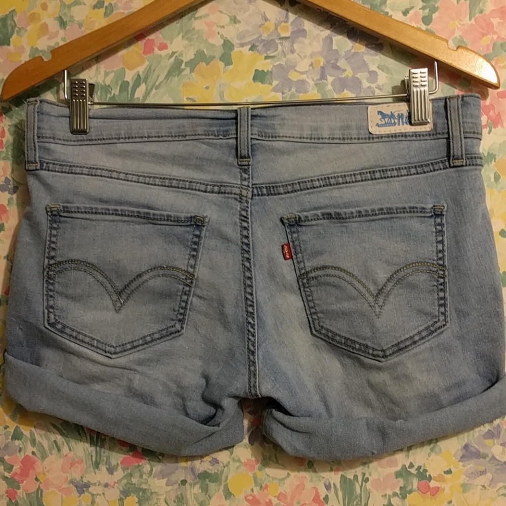 Levi's lightly distressed jean shorts - Picture 4 of 5