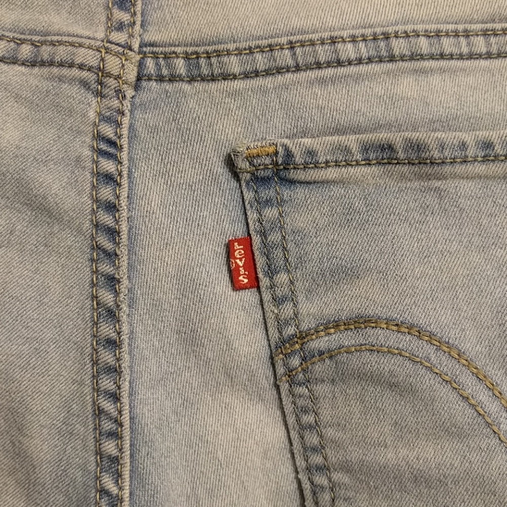 Levi's lightly distressed jean shorts - Picture 5 of 5