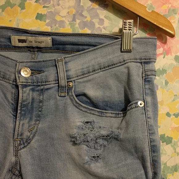 Levi's lightly distressed jean shorts - Picture 2 of 5