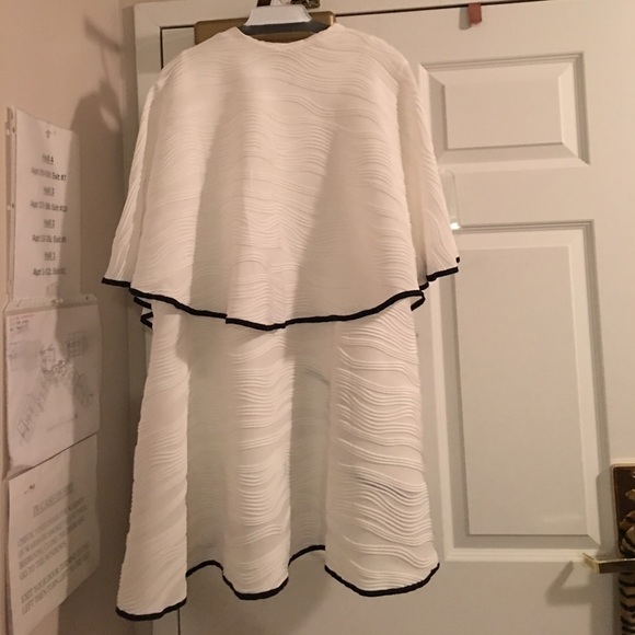 Cape jacket - Picture 3 of 4