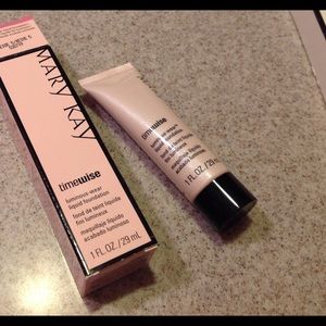 Mary Kay Luminous Wear Foundation. Beige 5