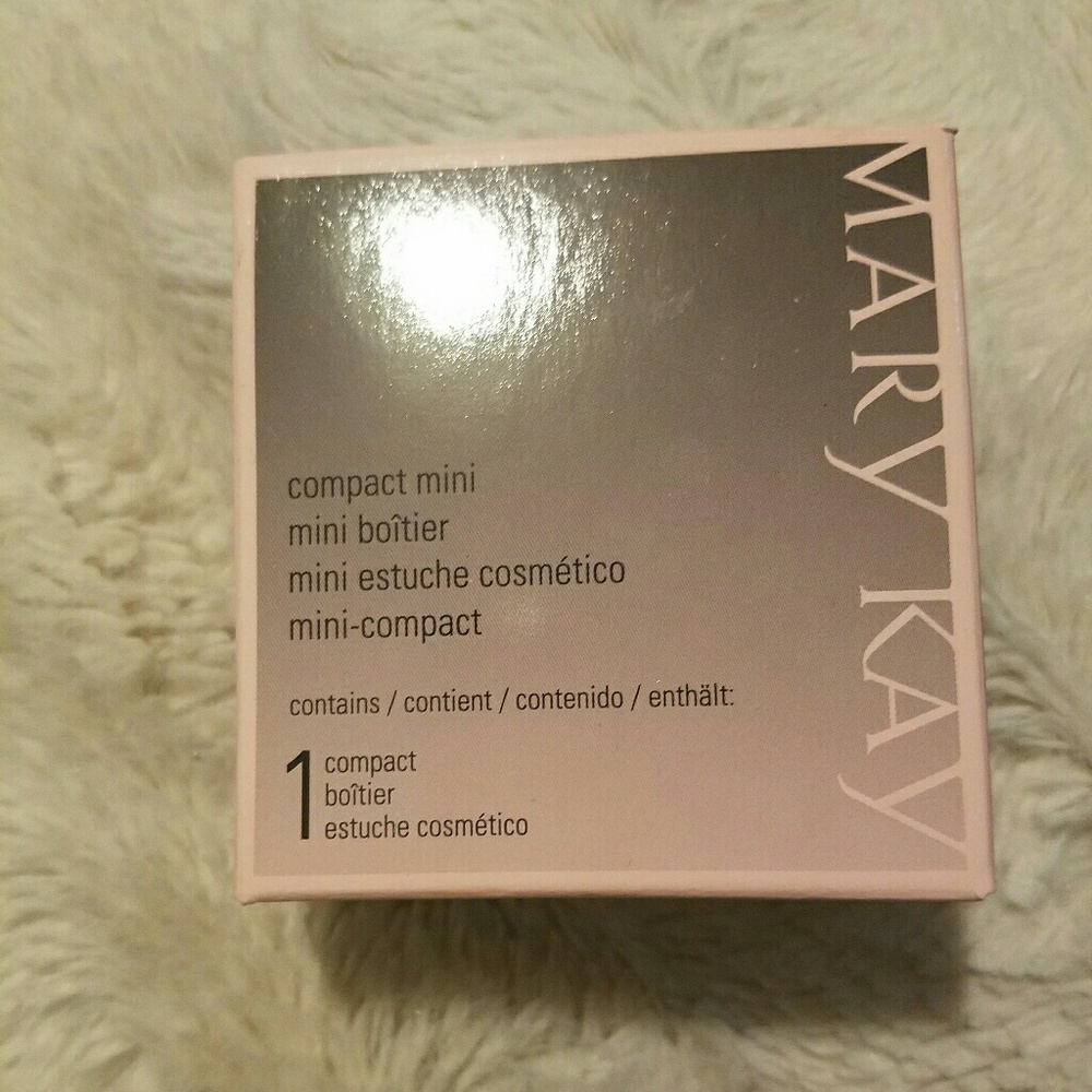 Mary Kay Mini Compact