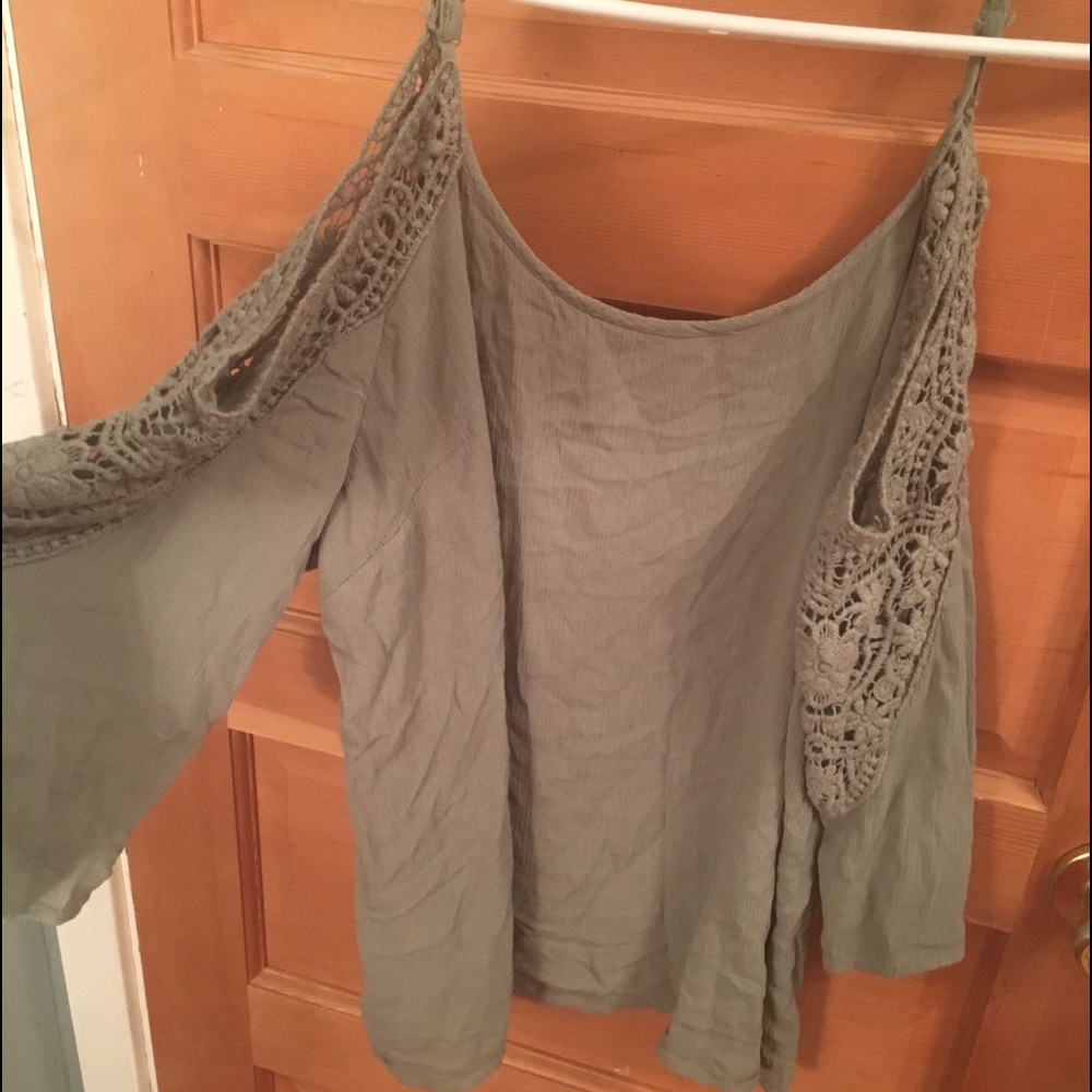 Super cute olive open shoulder top