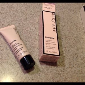 Mary Kay Matte-Wear liquid Foundation. Bronze 2