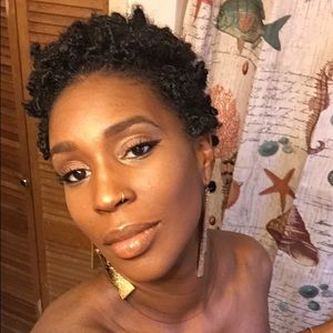 Meet your Posher, Jonelle