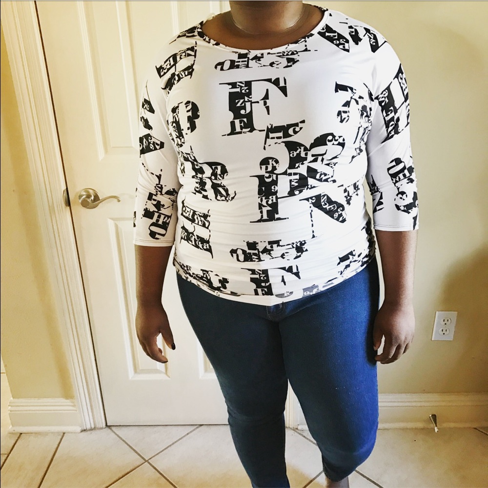 ‼️$10 SALE‼️ NWT Black & White Graphic Top