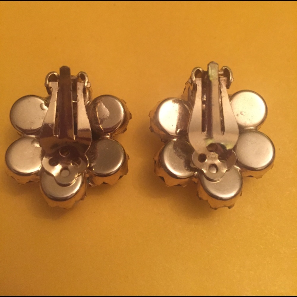 Vintage White /Gold Clip Earrings - Picture 2 of 4