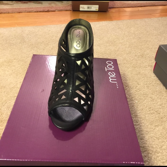 ...me too heels - Picture 2 of 2