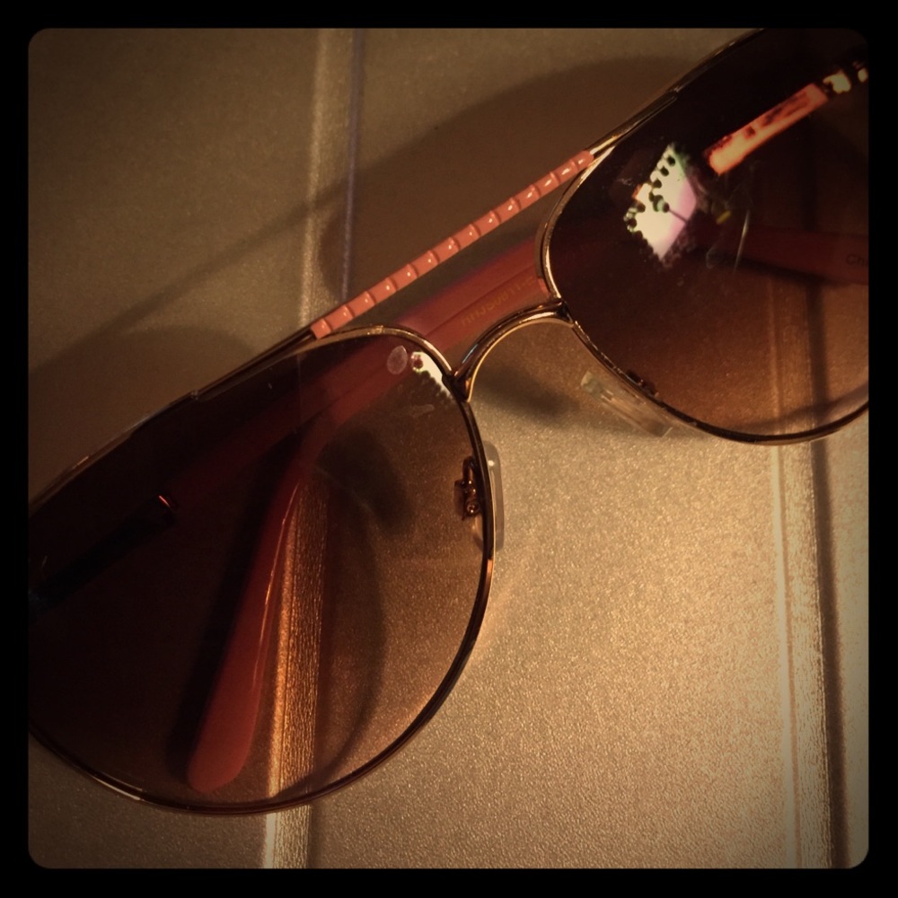 Aviator style sunglasses