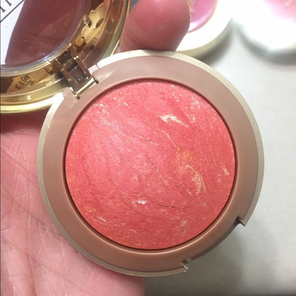 🌟 Milani baked blushes 🌟 - Picture 2 of 3