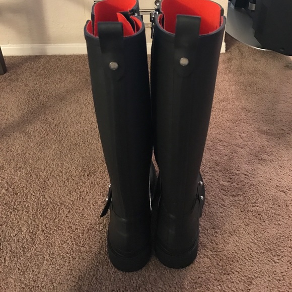 Boots - Picture 2 of 3