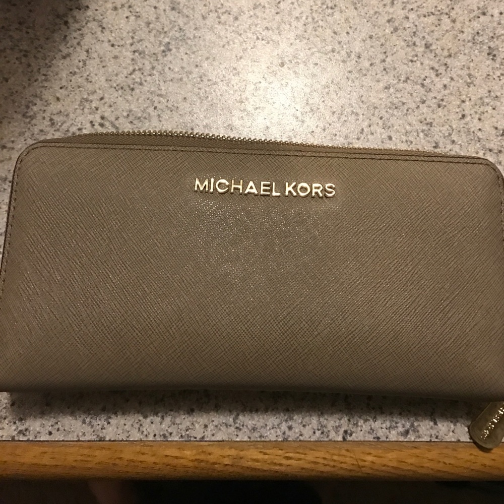 Michael Kors Wallet GREAT condition!