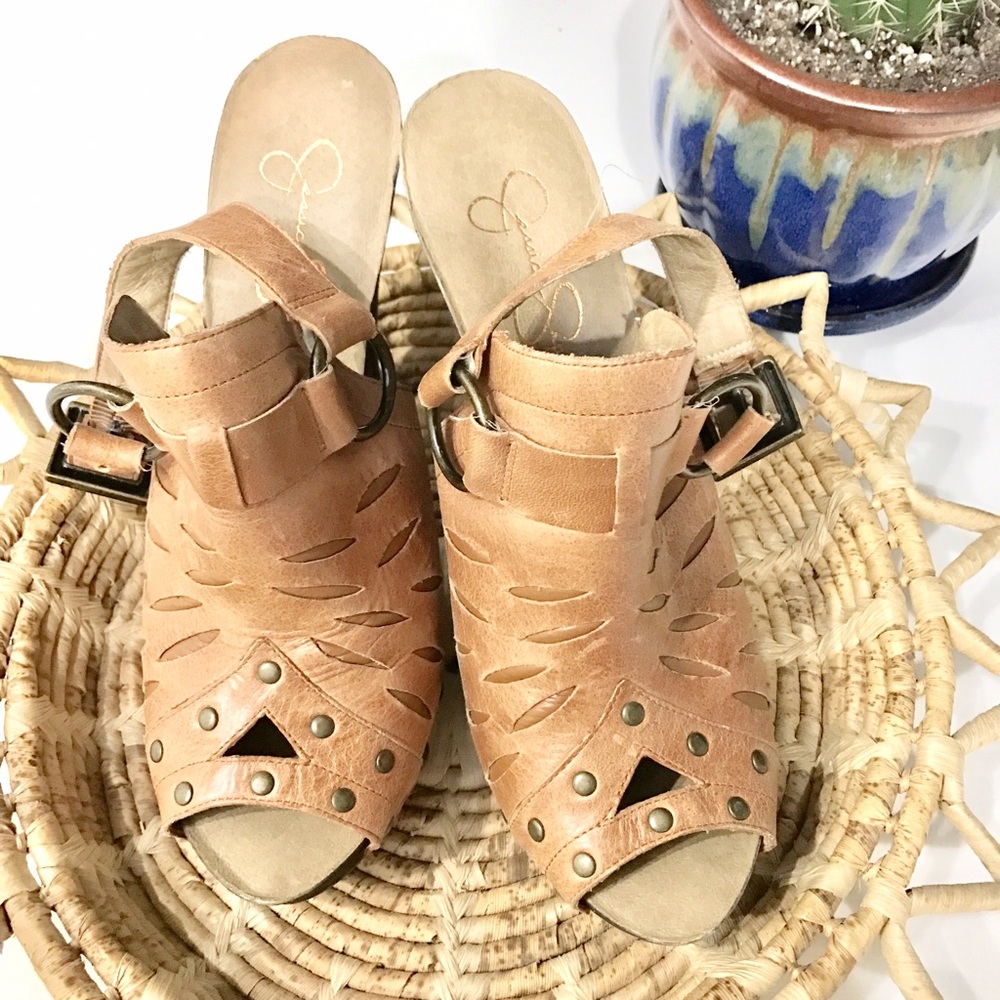 Jessica Simpson platform leather embroidered heel