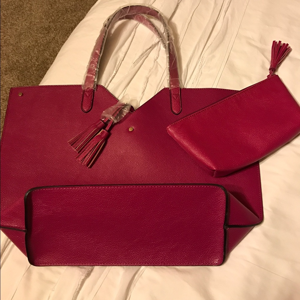 BNWT Neiman Marcus tote and cosmetic pouch duo