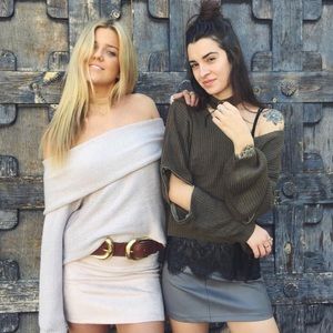 SEEK LF Off Shoulder Sweater
