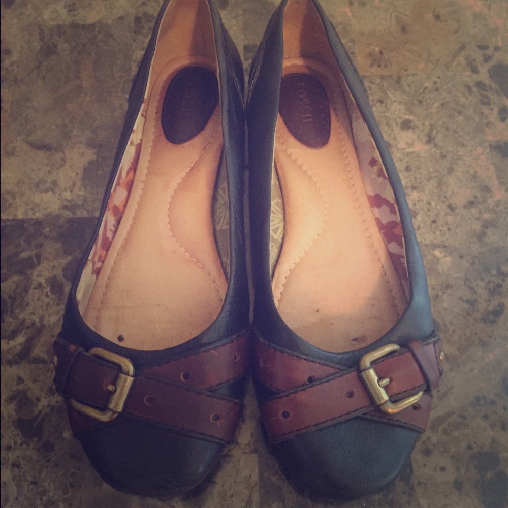 Fossil Black & Brown Leather Buckle Flats