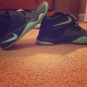 Kyrie 2 green glow