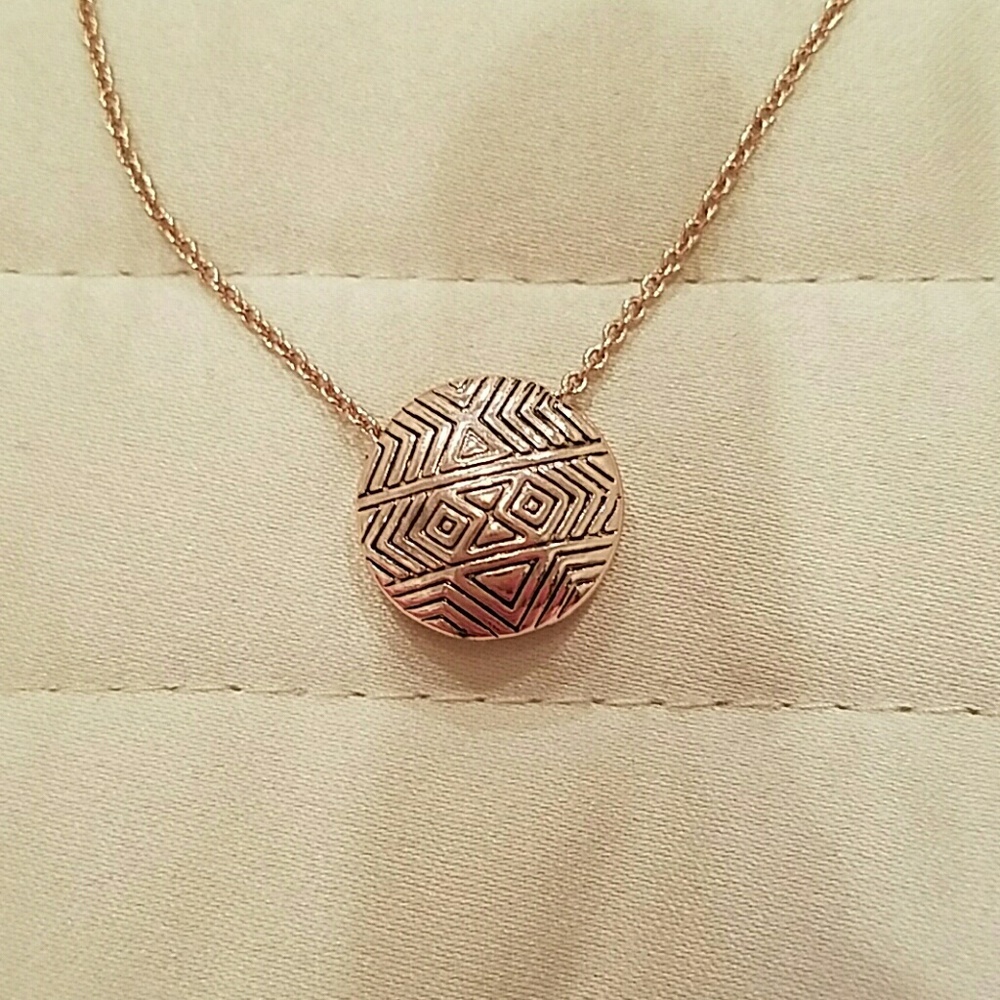 House of Harlow 1960 etched disc necklace