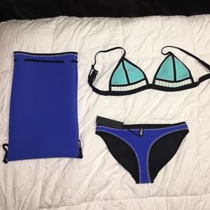 Triangl- farrah dancing in the wind