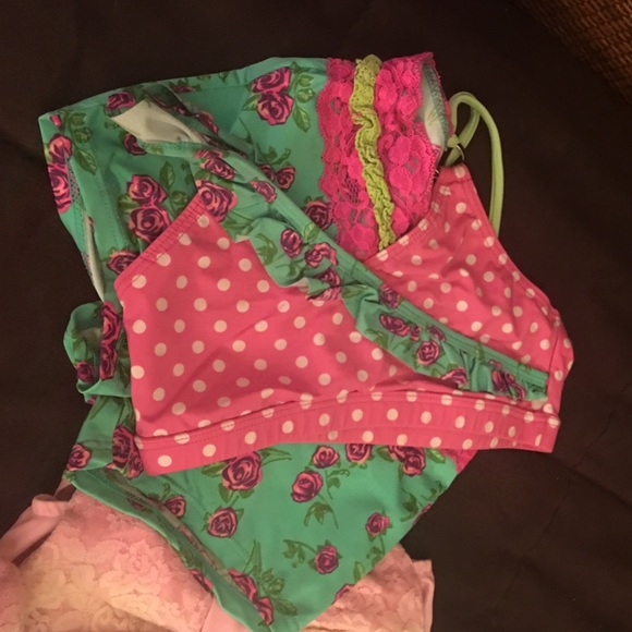 Bundle - Picture 2 of 4