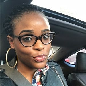 Meet your Posher, Davia