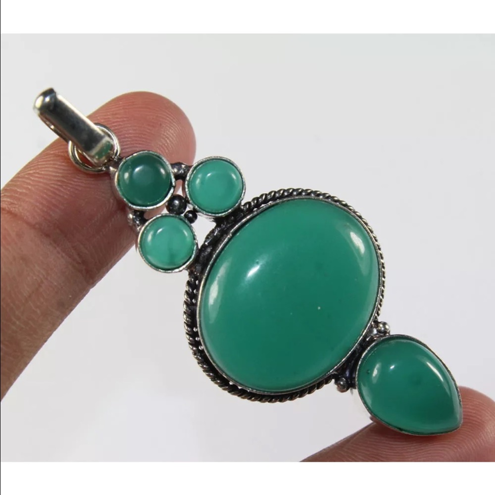 ♥️price drop♥️green onyx Sterling inlay pendant