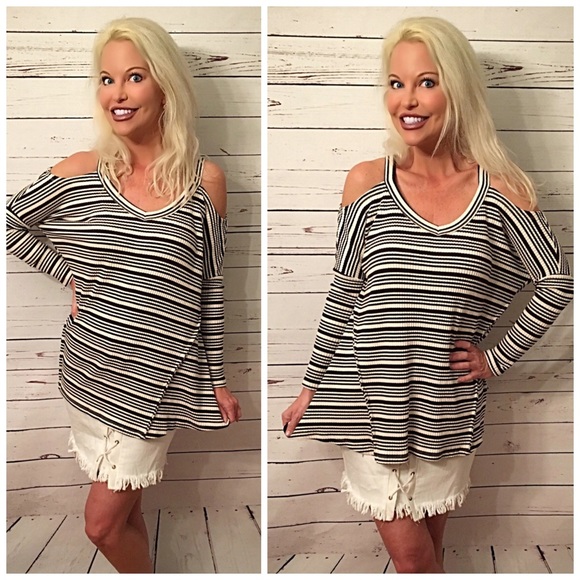 Hi lo reversed stitch cold shoulder tunic! - Picture 3 of 4