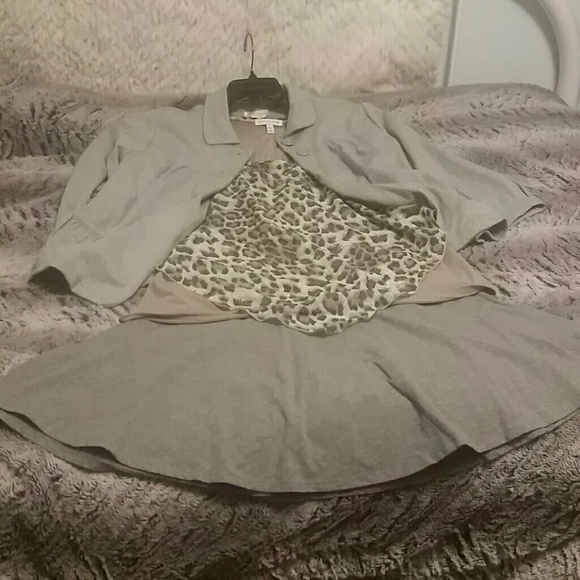 Gray leopard print poncho shirt - Picture 4 of 4