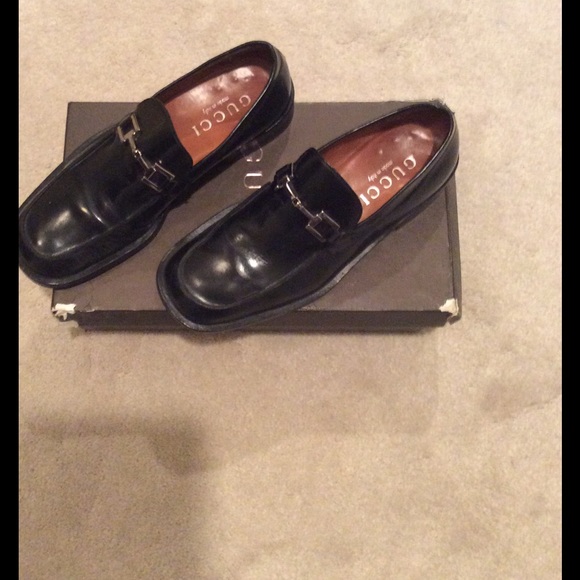 Men's Gucci Shoes - Picture 2 of 3