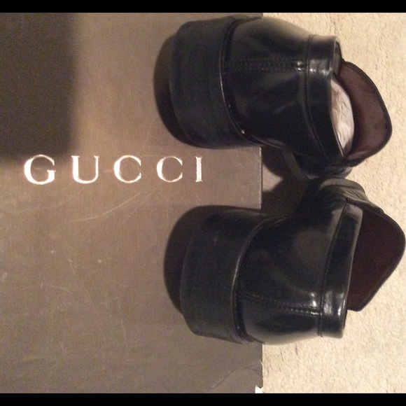 Men's Gucci Shoes - Picture 3 of 3