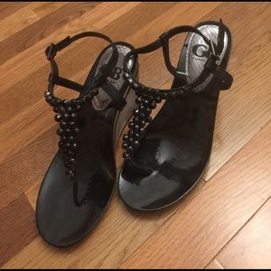 Gianni Bini thong wedge sandals