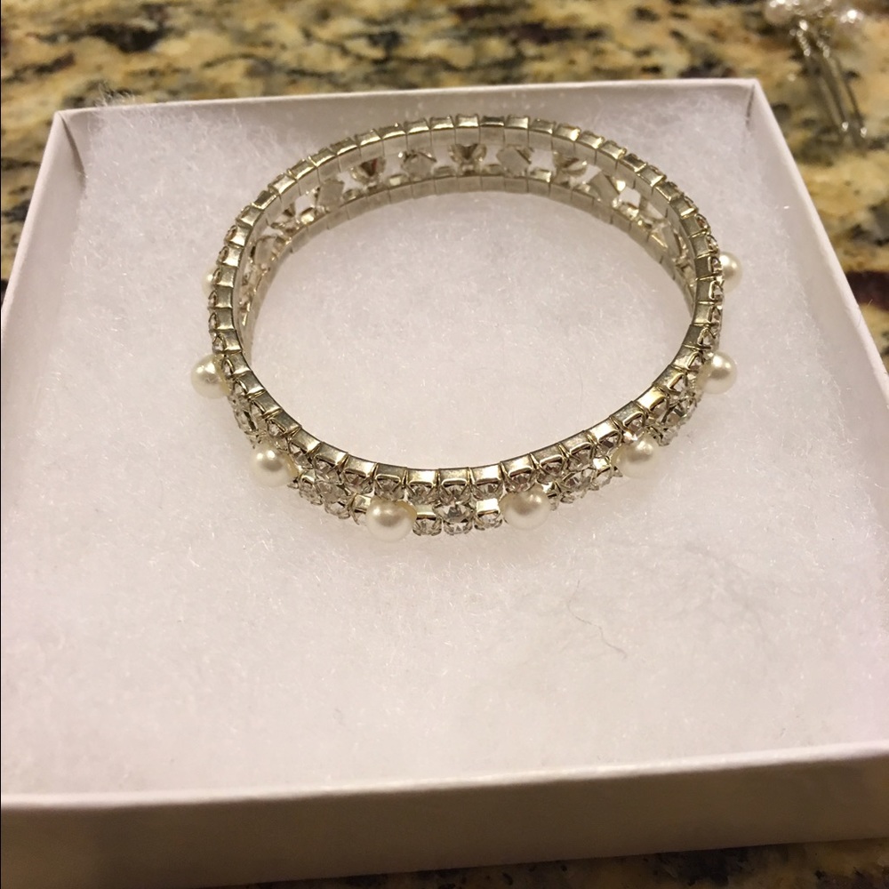 Silver pearl and rhinestones bracelet