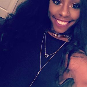 Meet your Posher, Abria