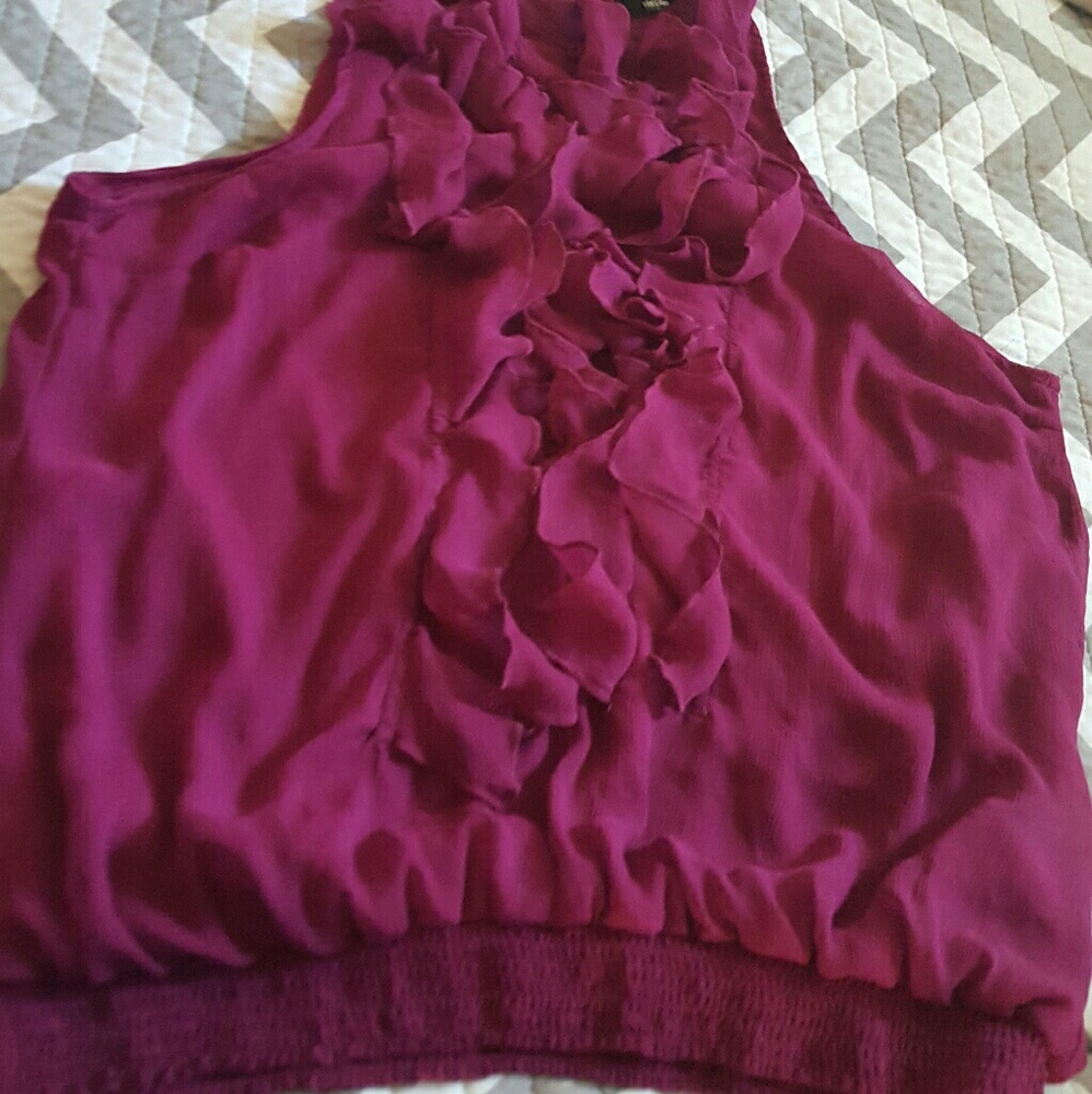 Sleeveless ruffle top