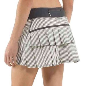 LULU LEMON PACE-SETTER SKIRT SIZE 2