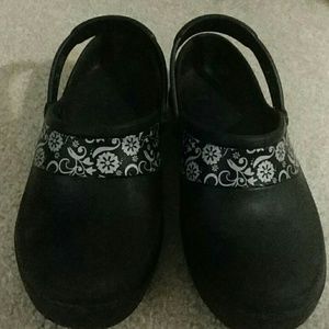 Cute Black Crocs size 6.5
