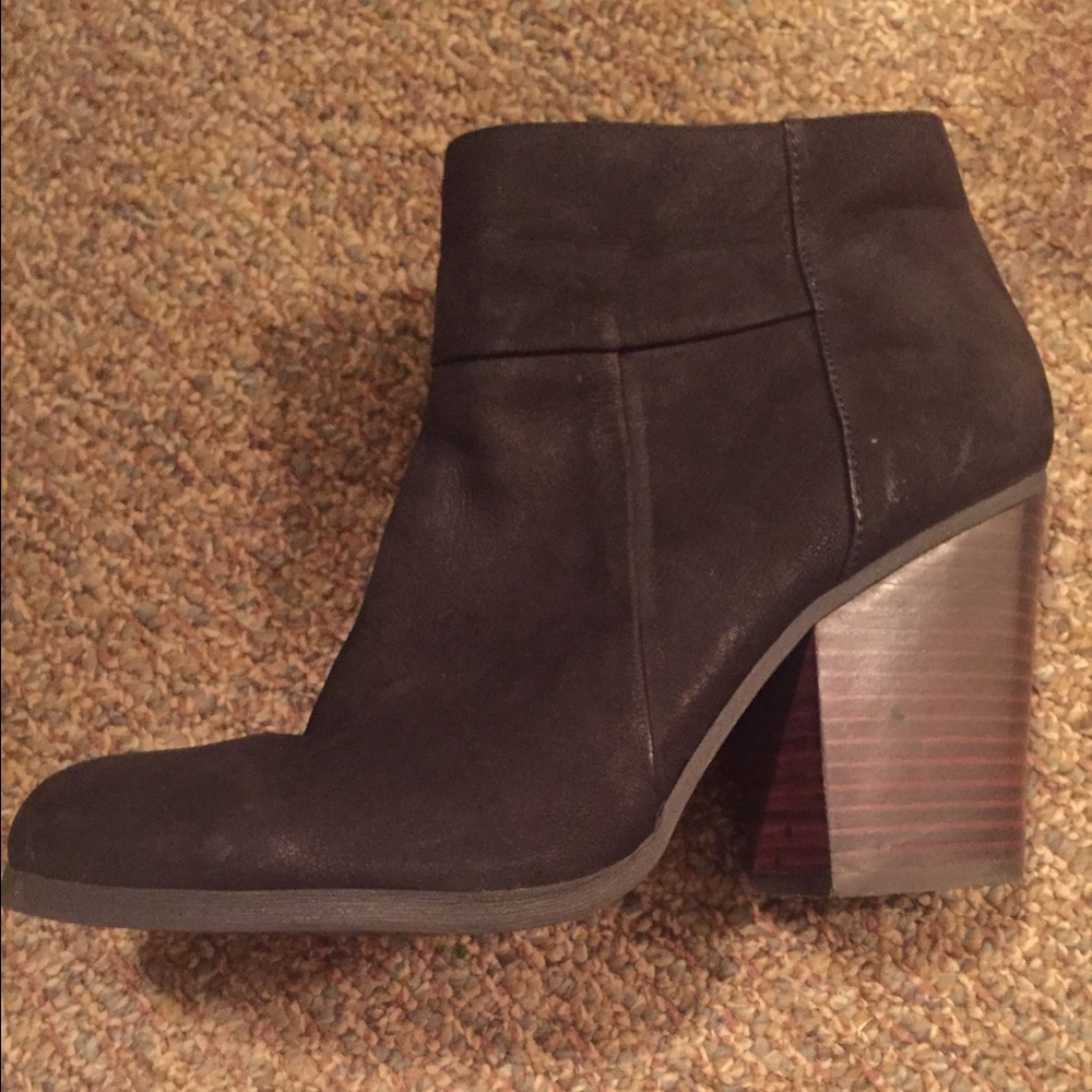 Kenneth Cole Reaction Black Heeled Booties 9.5