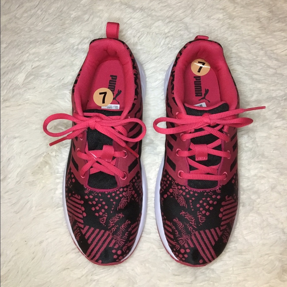 PUMA Sneakers