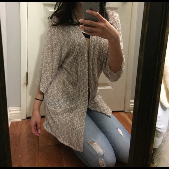 FLORAL CARDIGAN 🌺🌸 - Picture 1 of 4