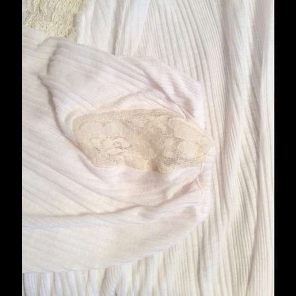 -Free People- White top! Lace an sequence detail! - Picture 7 of 8