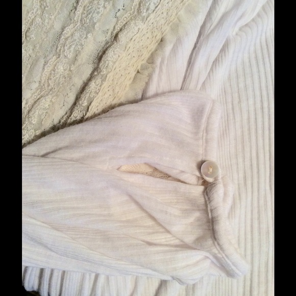-Free People- White top! Lace an sequence detail! - Picture 8 of 8