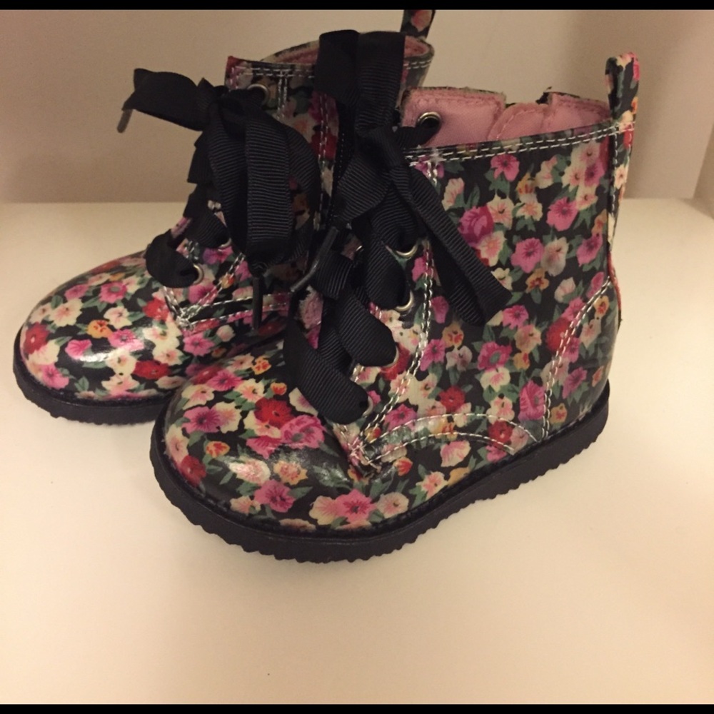 Zip up Toddler boots