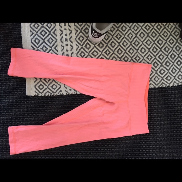 SOLD ON ♏️ - Picture 2 of 4